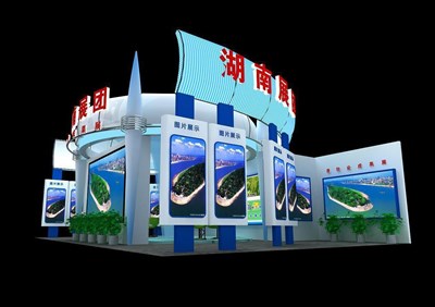 96平米展臺設(shè)計(jì)制作：三面開口/前衛(wèi)/木質(zhì)結(jié)構(gòu)/藍(lán)色，為成就招商展展商而作（免費(fèi)使用）